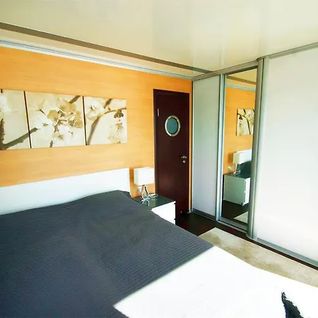 Houseboat Finland 보트호텔 4*
