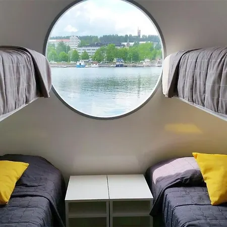 Houseboat Finland 보트호텔