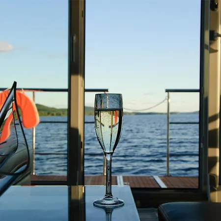 Houseboat Finland 4*