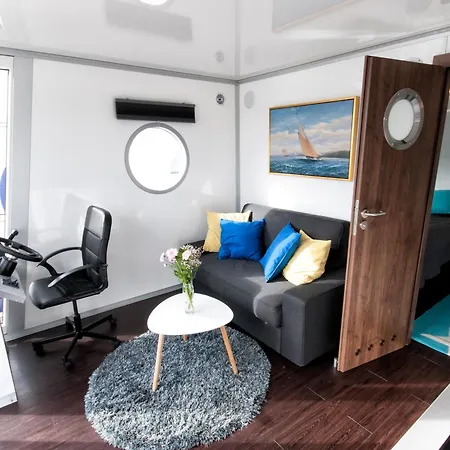 Houseboat Finland 보트호텔 헤이놀라