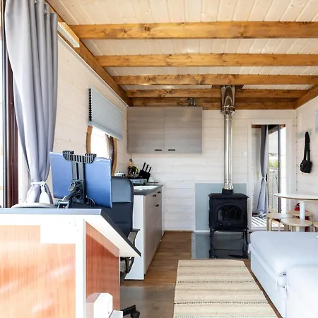 Houseboat Finland 보트호텔 4*