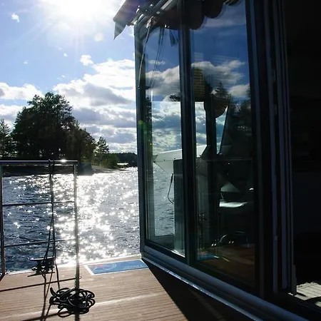 Houseboat Finland 4*