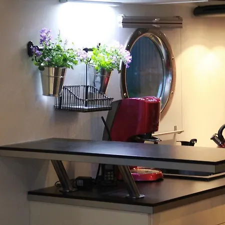 Houseboat Finland Botel 4*