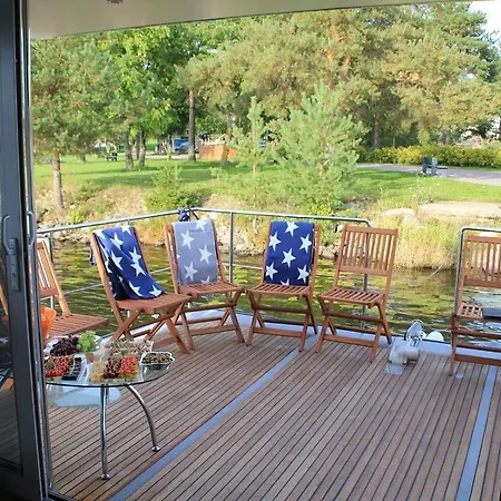 Houseboat Finland 보트호텔 헤이놀라