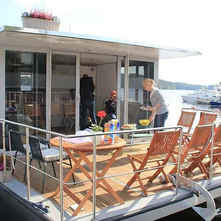Houseboat Finland 보트호텔 헤이놀라