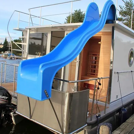 Houseboat Finland 4*