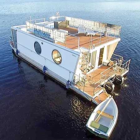 Botel Houseboat Finland 4*