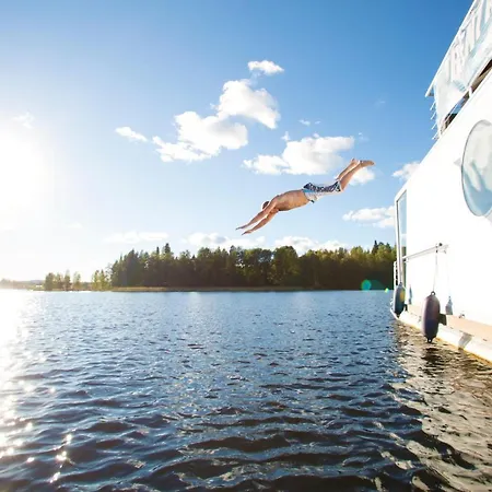 Houseboat Finland 보트호텔
