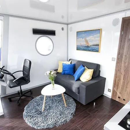 Houseboat Finland 보트호텔 헤이놀라