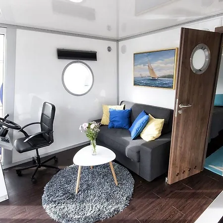 Houseboat Finland 보트호텔 헤이놀라