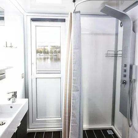 Houseboat Finland 헤이놀라