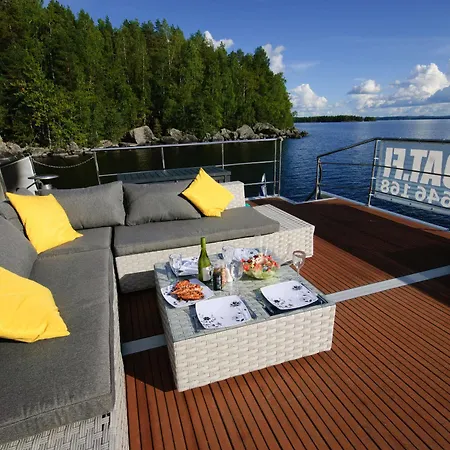 Houseboat Finland 보트호텔