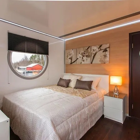 Houseboat Finland 보트호텔 헤이놀라