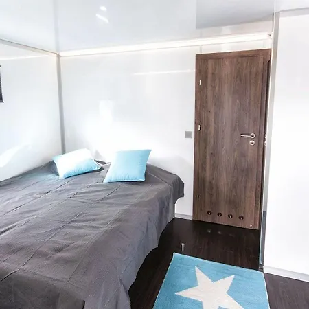 Houseboat Finland 4*